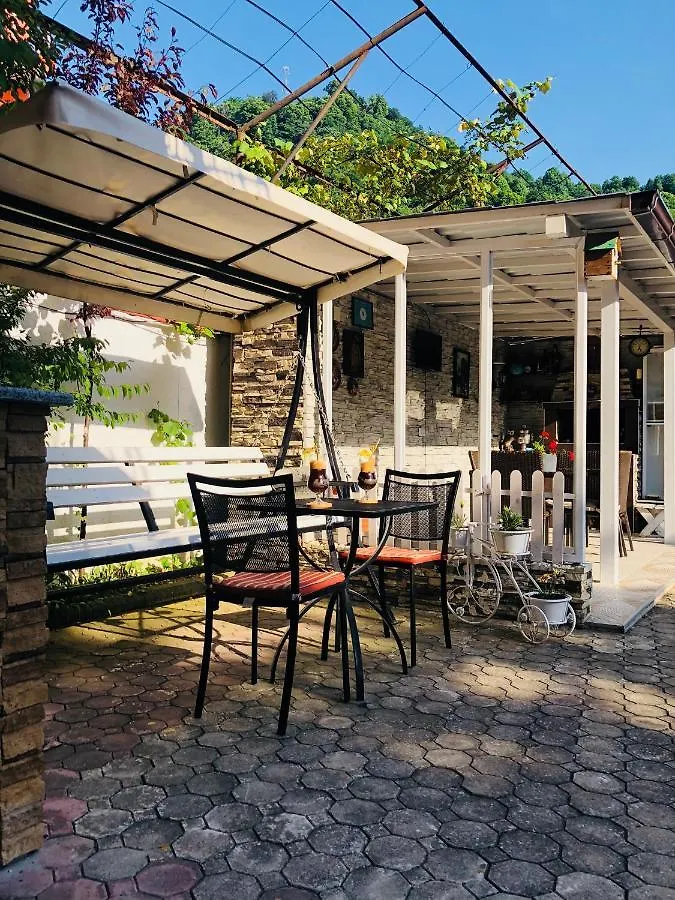 Deluxe Guest House Kvariati